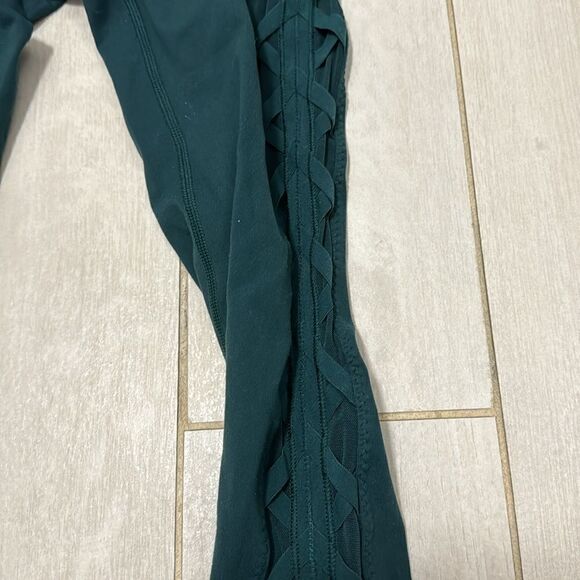 Lululemon 25” mesh detailed legging green 2 - Picture 2 of 5